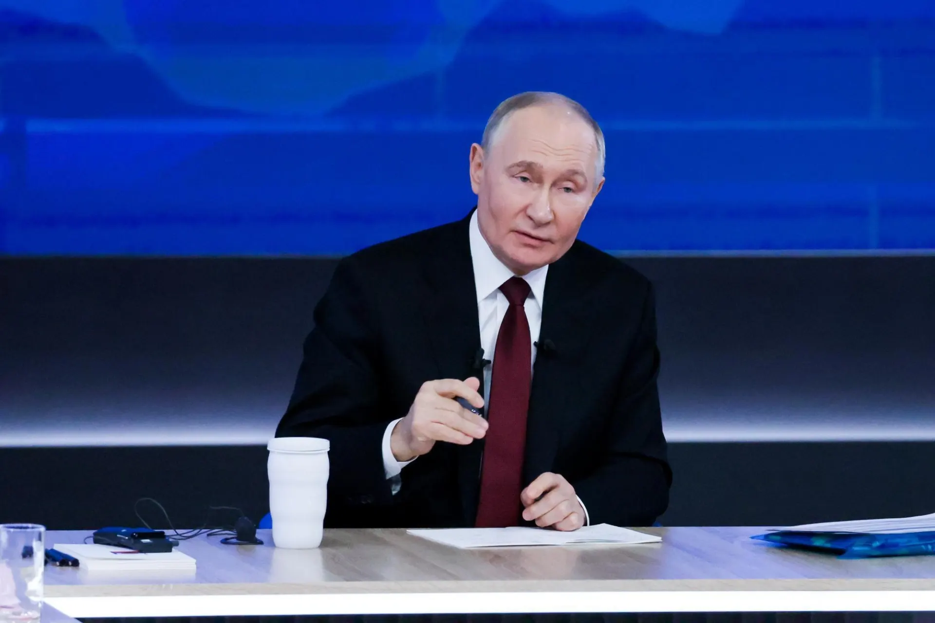 Президент объявил о планах увеличить численность медицинских кадров и расширить сеть больниц, подчеркнув необходимость повышения престижа профессий в здравоохранении.