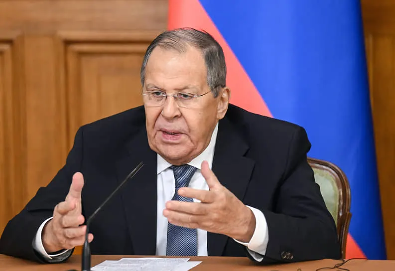 Министр иностранных дел заявил, что информационная война вокруг операции в Украине будет продолжаться и усиливаться в ближайшее время.
