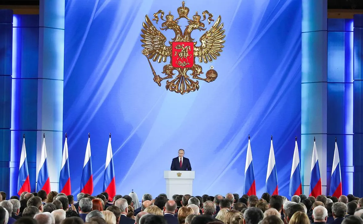 Путин не планирует выступать с посланием к Федеральному собранию в 2026 году; решение принято по мере целесообразности, учитывая конституционные обязанности.