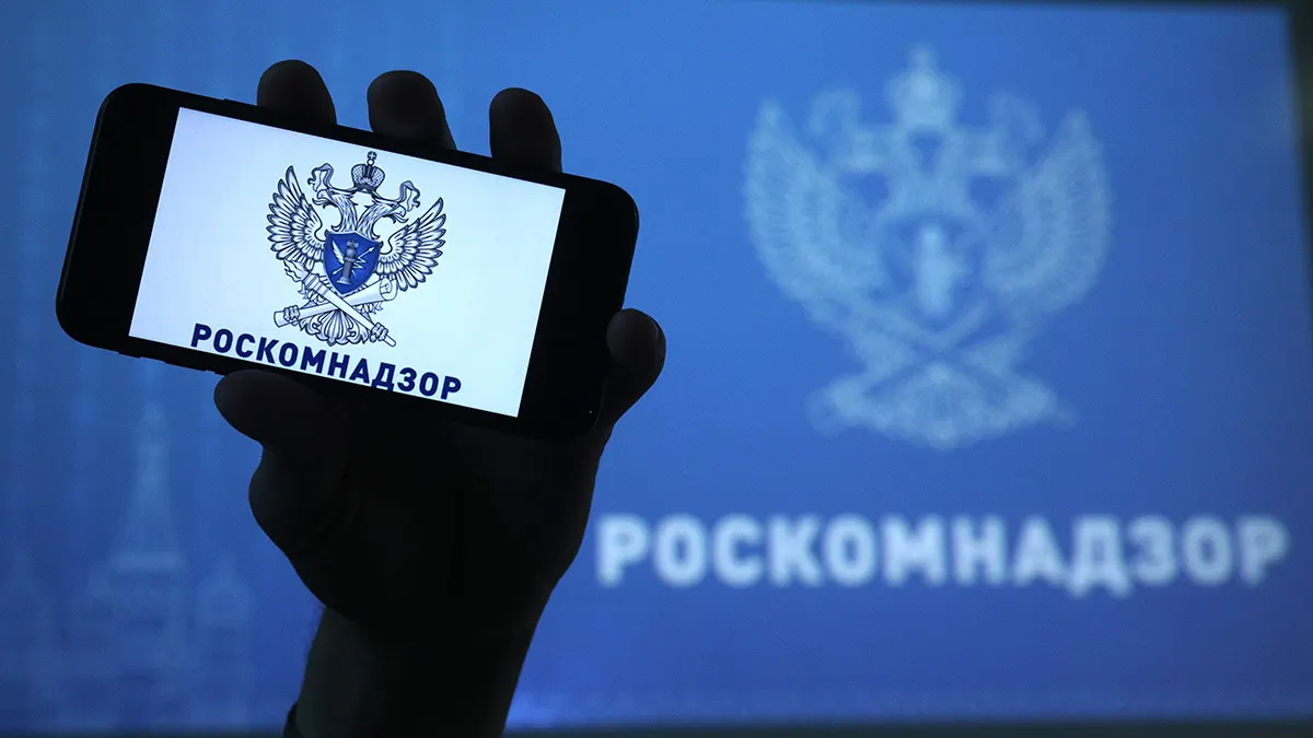 Регулятор заблокировал сайт с 23 апреля, указав на публикации с «пропагандой нетрадиционных сексуальных отношений». Редакция просит разъяснений и заявляет, что продолжит работу внутри России; блокировка не мешает читать материалы и отправлять донаты.