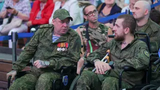 Министерство здравоохранения заявило об оказании психолого-психиатрической помощи сотням тысяч участников боевых действий и открытии тысяч специализированных кабинетов по стране, а также о запуске цифровых инструментов для раннего выявления расстройств.