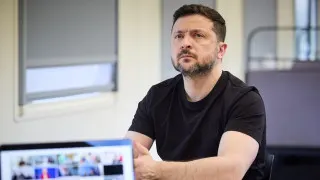Президент Украины Владимир Зеленский считает, что ужесточение интернет‑ограничений и блокировка мессенджеров в России могут быть частью подготовки к новой волне мобилизации и крупному наступлению, а также не исключил возможность провокации против стран Балтии для проверки реакции НАТО.