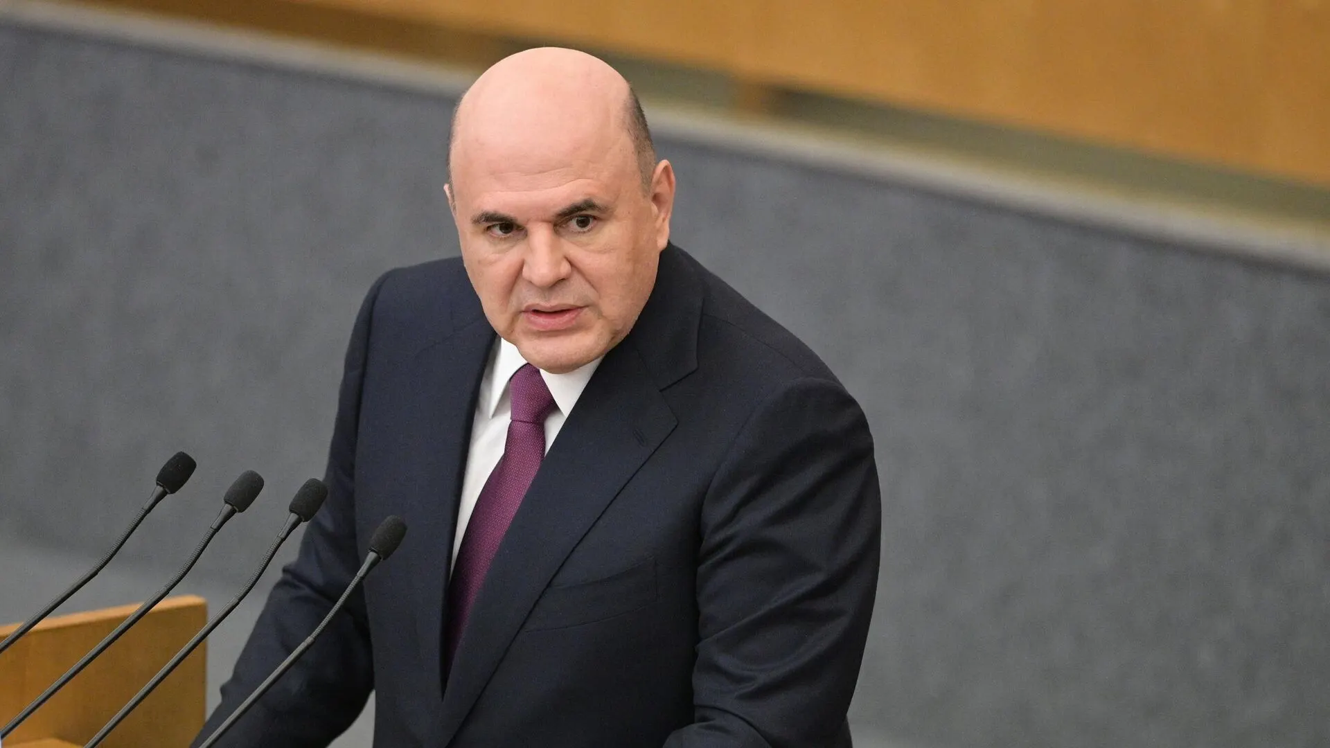 Ассоциация представителей электронной торговли выступила за поэтапное введение НДС на импортные товары, предупредив, что резкое введение полной ставки налога может вытолкнуть покупателей в серые, нерегулируемые каналы и снизить выручку российских продавцов на маркетплейсах.