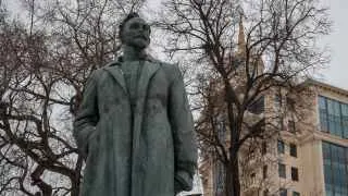 Президент Владимир Путин подписал указ о присвоении Академии ФСБ имени основателя ВЧК Феликса Дзержинского, организатора красного террора. В документе говорится о «выдающемся вкладе» Дзержинского в обеспечение государственной безопасности и «заслугах личного состава» академии.
