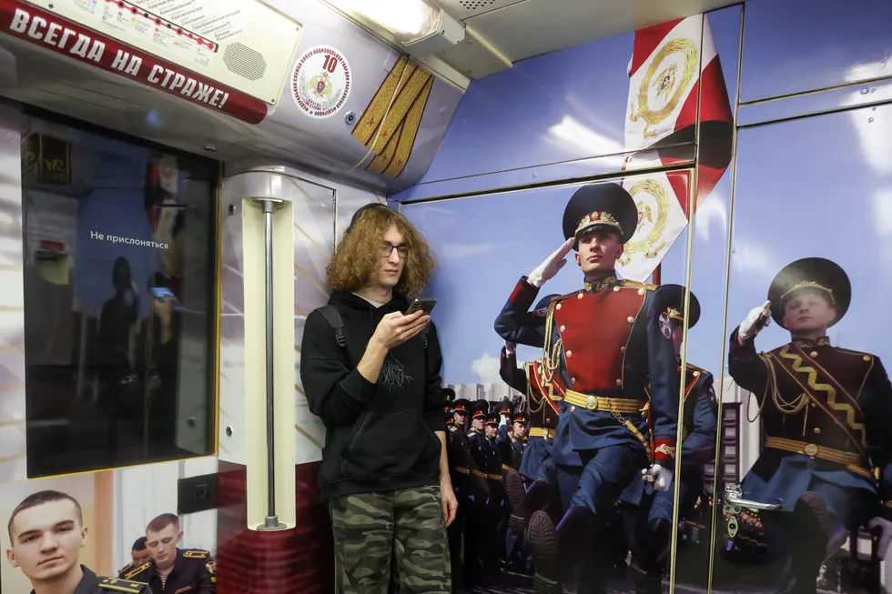 Минцифры и другие ведомства вводят и готовят ряд ограничений, направленных на ограничение использования VPN: от запрета оплаты Apple ID с мобильного до требований блокировать доступ с включённым VPN. Некоторые инициативы ещё не реализованы, но могут вступить в силу позже.
