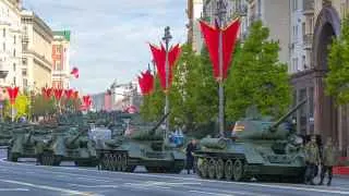 Военные приоритеты радикально перестроили российскую экономику, усилив сырьевую зависимость, разрушив несырьевой экспорт и ускорив дрейф к мобилизационной модели. Даже после окончания войны ключевым вызовом останется не восстановление «как было», а построение новой экономической архитектуры, учитывающей демографический провал, дефицит кадров и технологический разрыв с миром — при этом опираясь на точки роста, возникшие в ходе вынужденной адаптации.