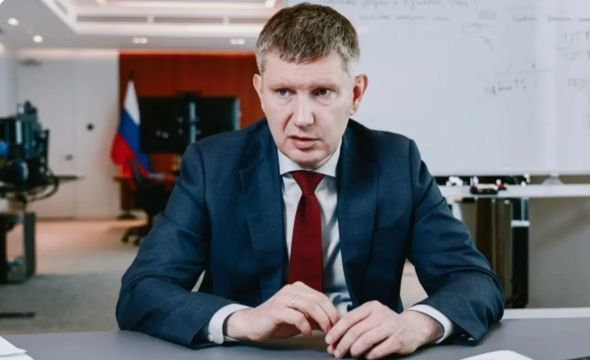 Глава Минэкономразвития Максим Решетников назвал три приоритета: структурные изменения, бюджетная консолидация и сохранение гибкости экономики для повышения инвестиций, занятости и производительности труда.