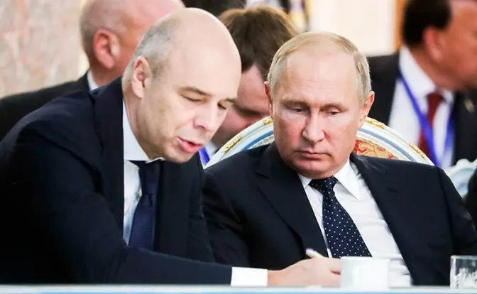 Депутат Госдумы заявил, что глава минфина допустил, что бюджет на 2026 год не будет выполнен: дефицит вырос до 5,9 трлн рублей, министр обещает корректировки и концентрацию средств на приоритетах, конкретных статей экономии не назвал.