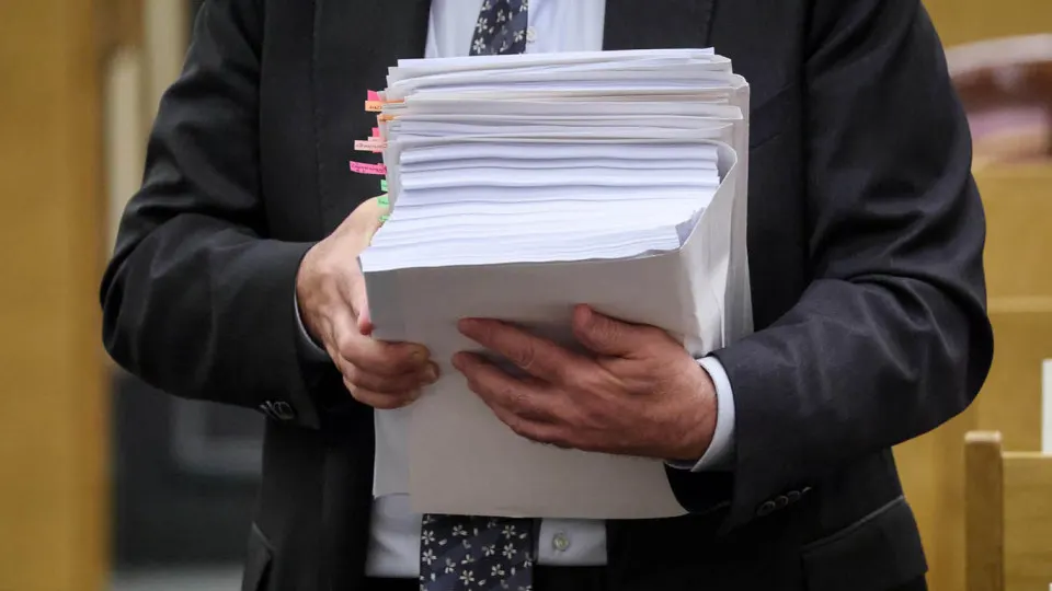 По оценке Института Гайдара, в 2025 году почти треть расходов федерального бюджета оказалась в закрытой части — её объём вырос резко за счёт «национальной обороны» и переклассификации трат.