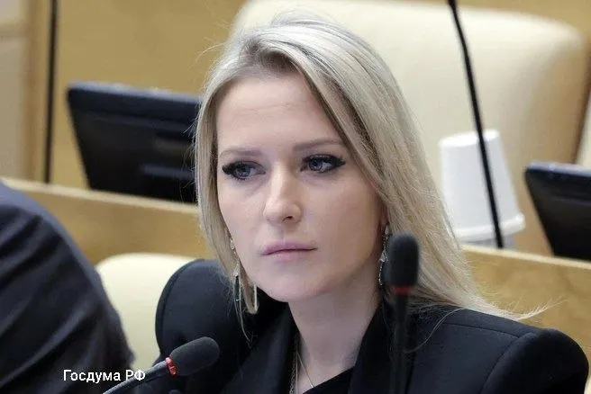 Депутат Яна Лантратова назначена уполномоченным по правам человека в России. В её биографии — работа помощницей депутата, связи с общественными деятелями и публичные заявления о «украинских биолабораториях».