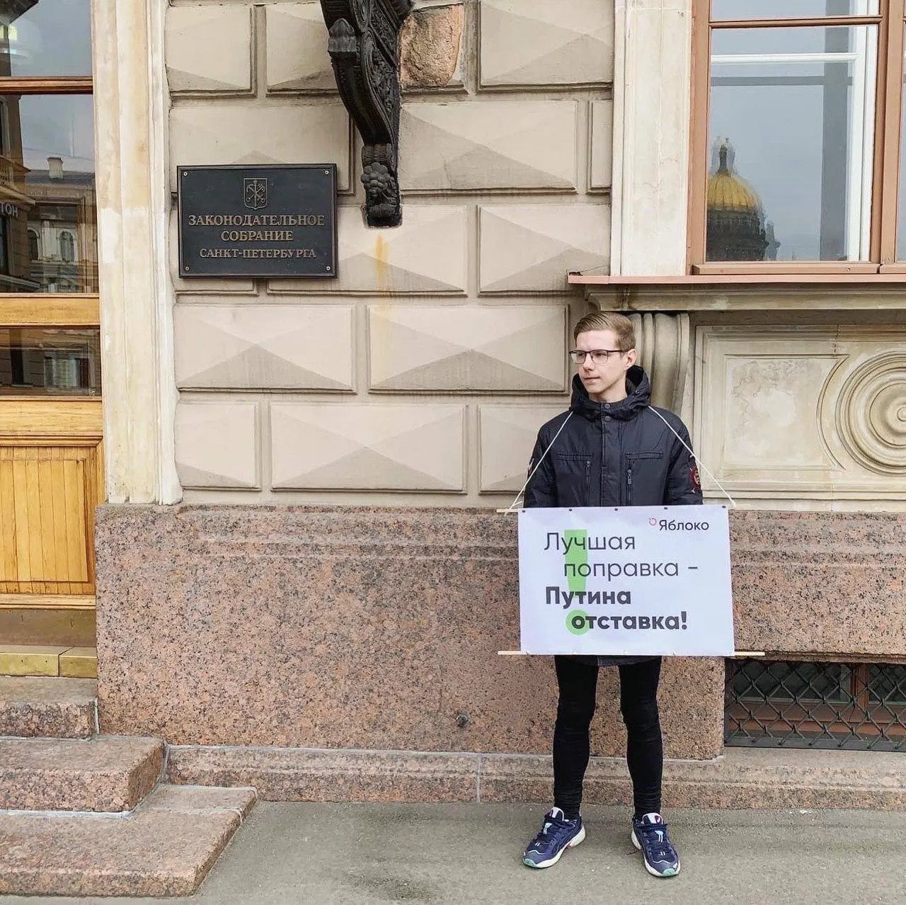 Вадим Ваганов сообщил, что его объявили в федеральный розыск. Точная уголовная статья пока не названа; ранее на него были наложены административные штрафы, а Минюст внёс его в реестр «иностранных агентов».