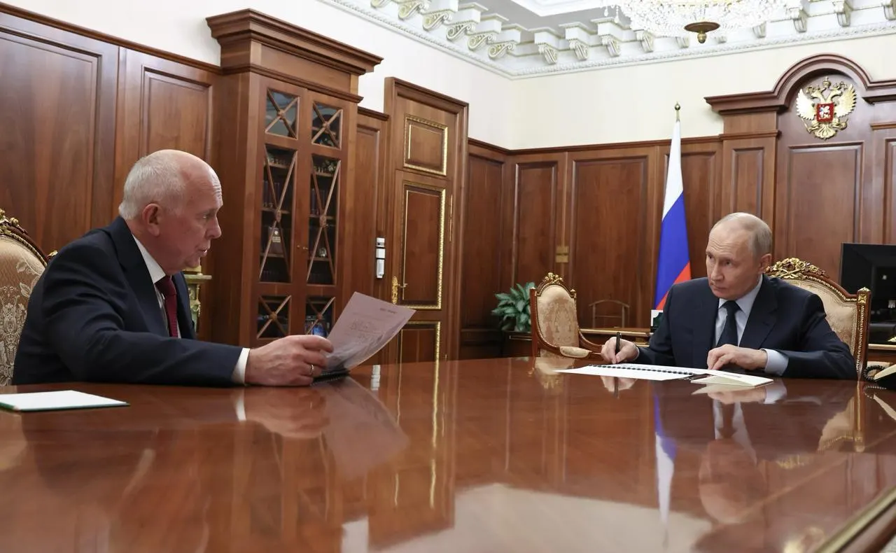 Руководство сообщило, что запуск серийного производства двух пассажирских моделей перенесён на следующий год; планы правительства по объёмам поставок также сдвинули на более поздний срок.