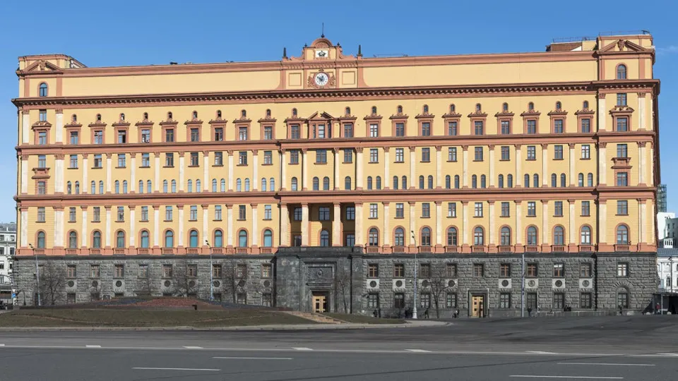 Руководитель Погранслужбы ФСБ заявил, что действия Финляндии и Эстонии противоречат договорённостям о границе, создают риски для судоходства и провоцируют обострение на западном направлении. По его словам, Москва готовится к разным сценариям развития ситуации.