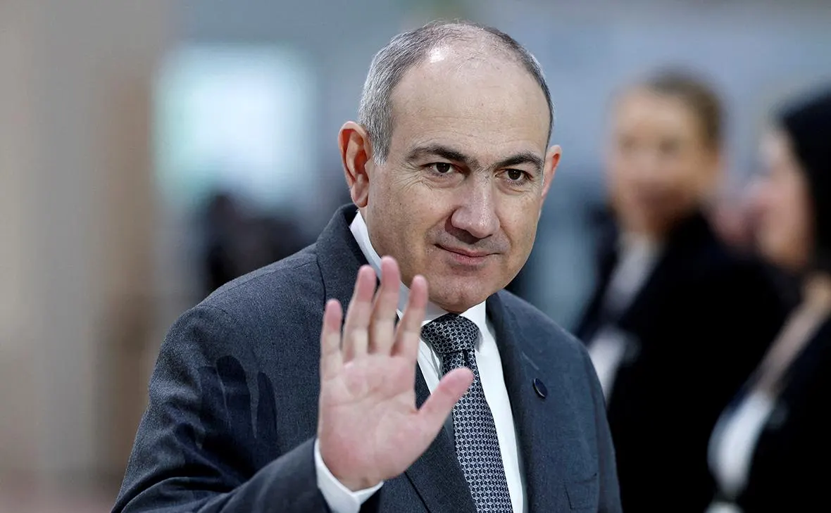 Премьер-министр Армении заявил, что республика намерена оставаться в составе Евразийского экономического союза до тех пор, пока это возможно и не будет вступать в полемику о выборе между ЕС и ЕАЭС.