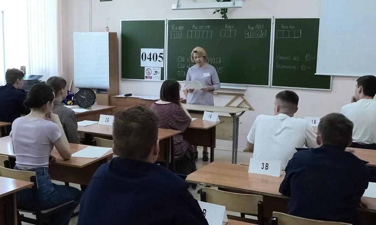 Новые методические рекомендации предписывают: организаторы и сотрудники охраны не должны прикасаться к участникам экзаменов и их вещам. При срабатывании металлоискателя просят добровольно предъявить или сдать предмет.