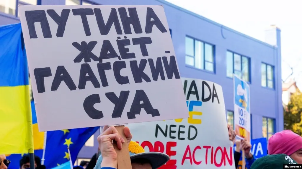 Комитет министров Совета Европы одобрил расширенное частичное соглашение о создании руководящего комитета Специального трибунала по преступлению агрессии против Украины. О намерении присоединиться заявили 36 стран и Европейский союз; Нидерланды готовы принять первоначальную фазу работы трибунала в Гааге.