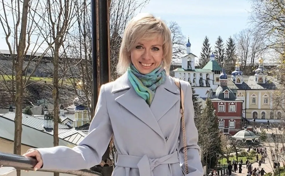 Журналистке вменяют распространение материалов без маркировки «иностранного агента» в интернете; по части 4 ст. 19.34 КоАП грозит штраф от 30 до 50 тыс. руб. Ранее по этой же статье уже штрафовали псковского политика и составляли протокол на другую журналистку.