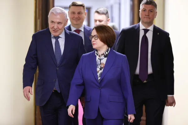 Российские власти и банкиры называют три вероятных кандидатуры на пост главы Центробанка: Максим Орешкин, Пётр Фрадков и Андрей Костин. Окончательное решение остаётся за президентом, а сама действующая руководительница, по её словам, намерена работать до конца срока.