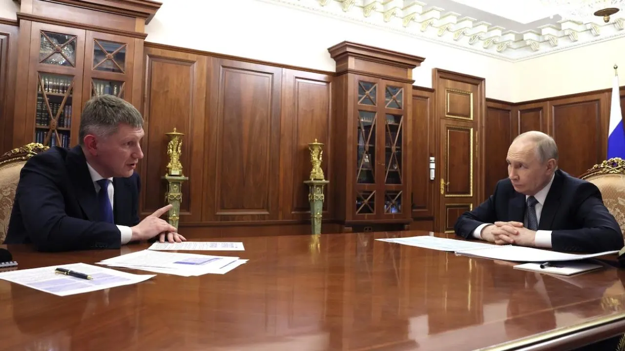 Министр экономического развития сообщил президенту, что ВВП на душу населения России вырос до почти 56% от уровня США по итогам 2025 года, несмотря на санкции; по данным МВФ, в 2026 году страна занимает 66-е место в мире по этому показателю.