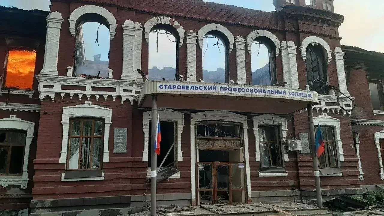 Ночной удар по спальному корпусу профессионального колледжа в Старобельске привёл к гибели шести человек; ещё 15 числятся пропавшими, 39 пострадали, большинство — несовершеннолетние.