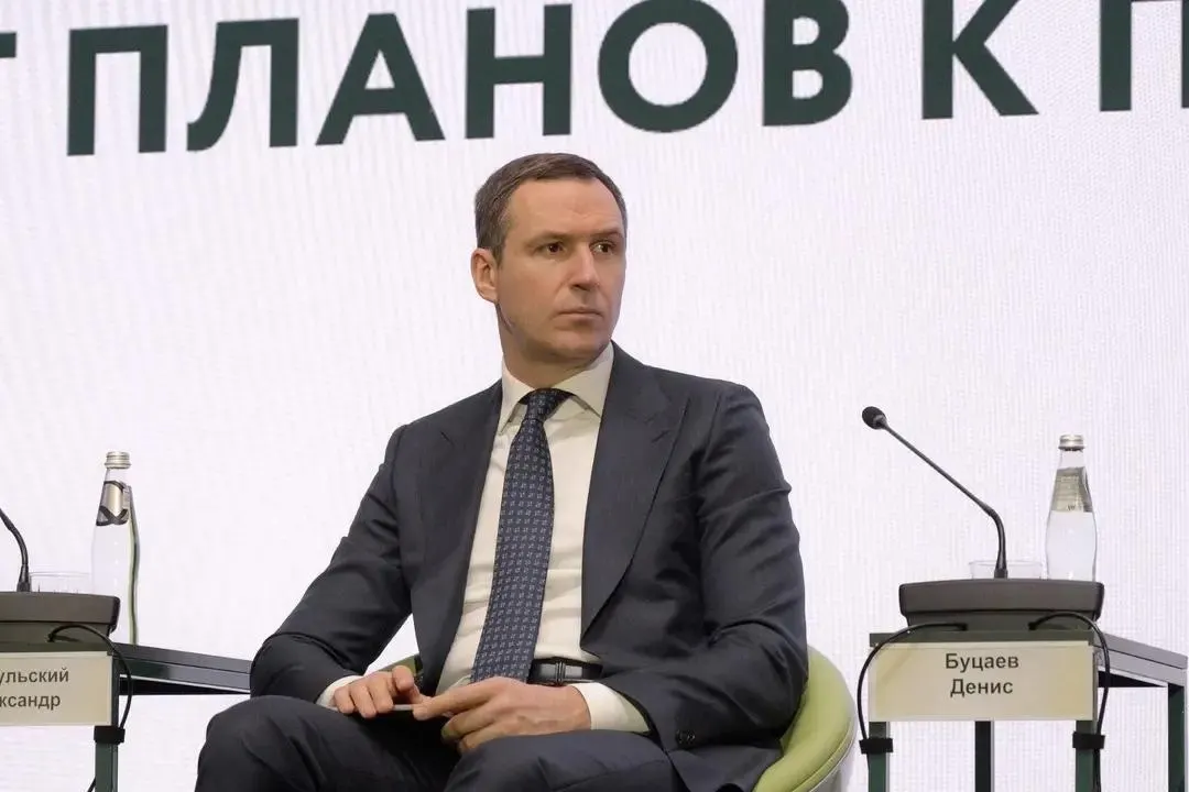 Ему предъявляют обвинения по делу о хищении средств Российского экологического оператора. Буцаев предположительно находится в США. Мусорная реформа, на которую потрачено не менее 94 млрд рублей, признана проваленной.