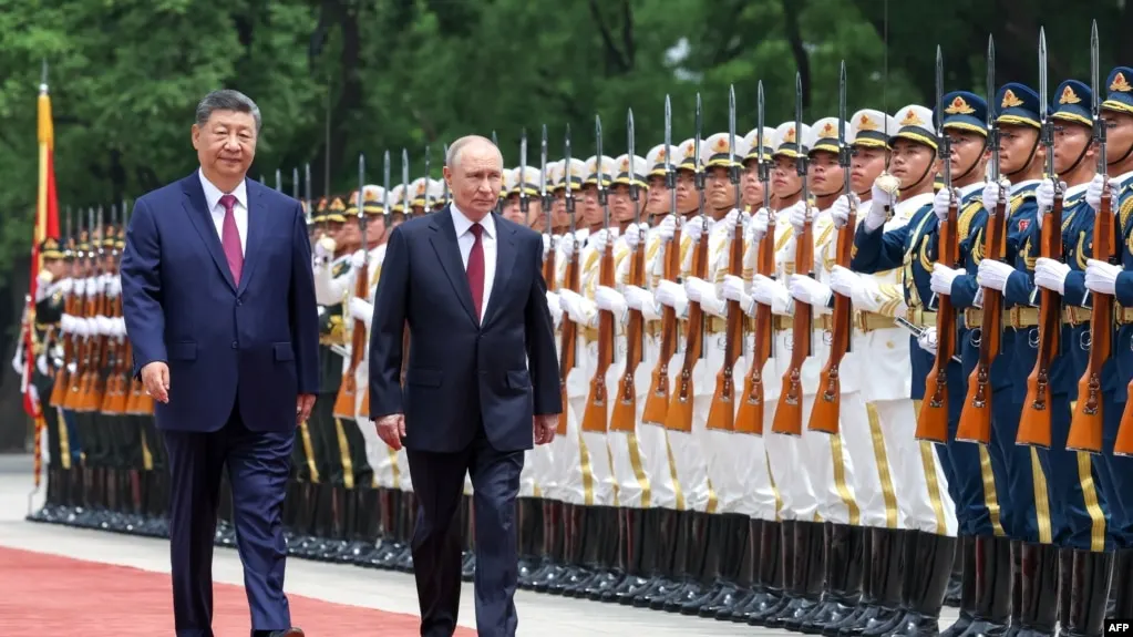 В Пекине лидеры России и Китая подписали декларацию о новом типе международных отношений, подтвердили стратегическое партнёрство, договорились о совместных проектах в энергетике и продлении безвизового режима до конца 2027 года.