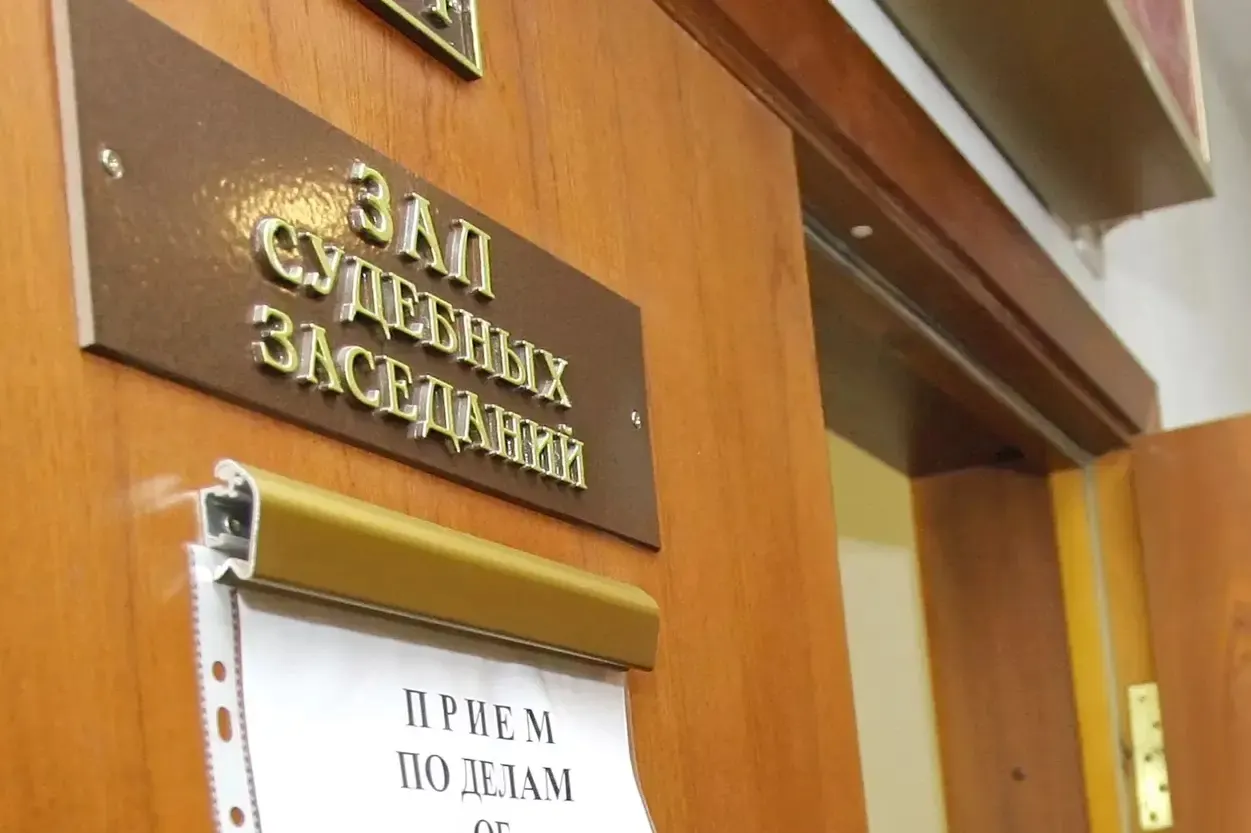 Верховный суд фиксирует 219 приговоров по статье о госизмене за прошлый год. Большая часть осуждённых получила сроки от 10 до 15 лет; правозащитники считают официальную статистику заниженной. В 2025 году число приговоров по «шпионским» статьям резко выросло.