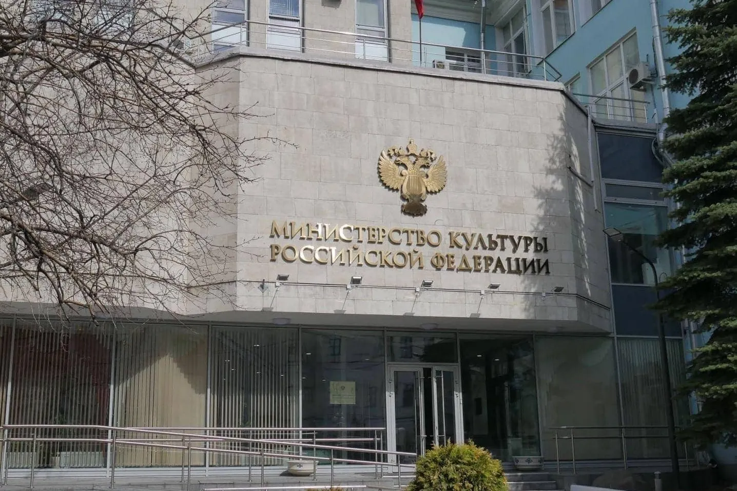 С 1 марта Министерство культуры аннулировало прокатные удостоверения семи фильмов — три зарубежные с ЛГБТ‑темой и четыре российских; в реестре указаны приказы №564, №510 и №563.