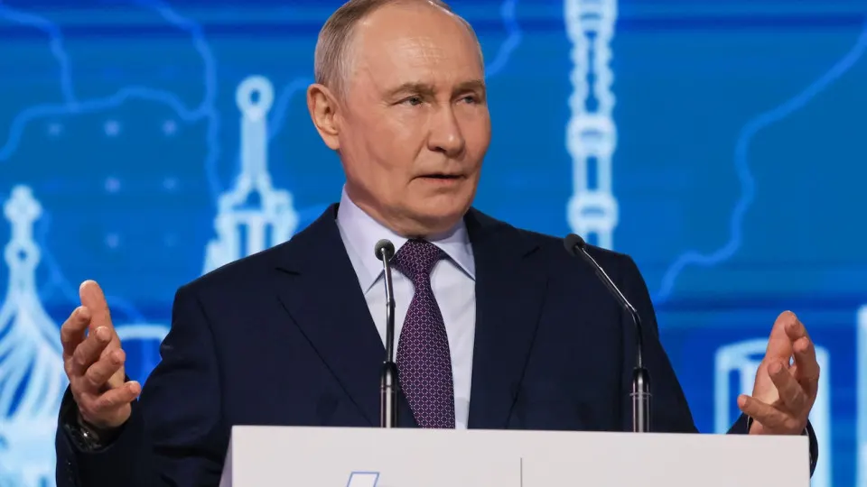 Президент потребовал активнее содействовать трудоустройству вернувшихся с фронта ветеранов СВО в оборонной и других индустриальных отраслях, отмечая их опыт. Эксперты фиксируют рекордный рост числа инвалидов и резкое увеличение спроса на протезы.