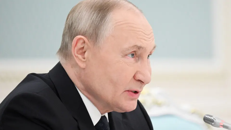 Власти ставят цель нарастить приток иностранных учащихся до половины миллиона к 2030 году; одновременно фиксируется рост вербовки иностранцев и студентов в вооружённые структуры.