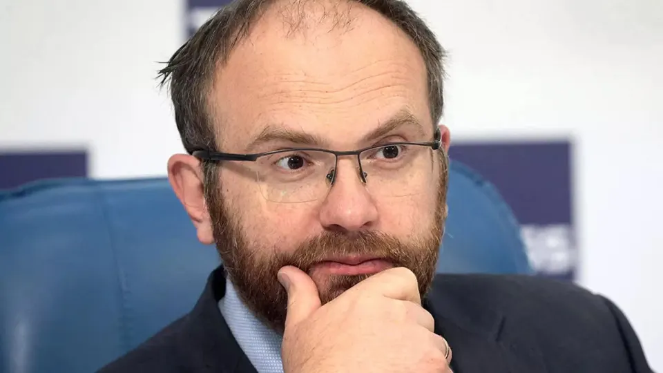 Заместитель председателя синодального отдела РПЦ Вахтанг Кипшидзе считает, что массовые отключения мобильного интернета — не катастрофа, а напоминание о преходящести технологического могущества и важности духовных ценностей. Масштабные ограничения затронули десятки миллионов россиян.