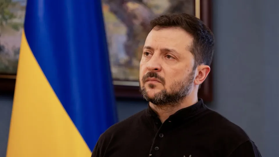 Президент заявил о готовности остановить боевые действия при условии отсутствия нарушений и призвал Кремль предпринять реальные шаги для прекращения агрессии. Ранее российское военное ведомство объявило одностороннее перемирие и пригрозило ударами по Киеву.