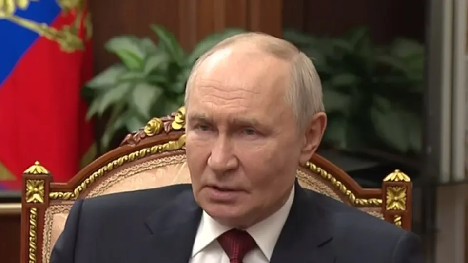 Президент заявил, что Киев якобы предложил прекратить дальнобойные удары и свести боевые действия к четырём оккупированным регионам; отметил проблемы с инфраструктурой и объяснил, почему такой вариант неприемлем для России.