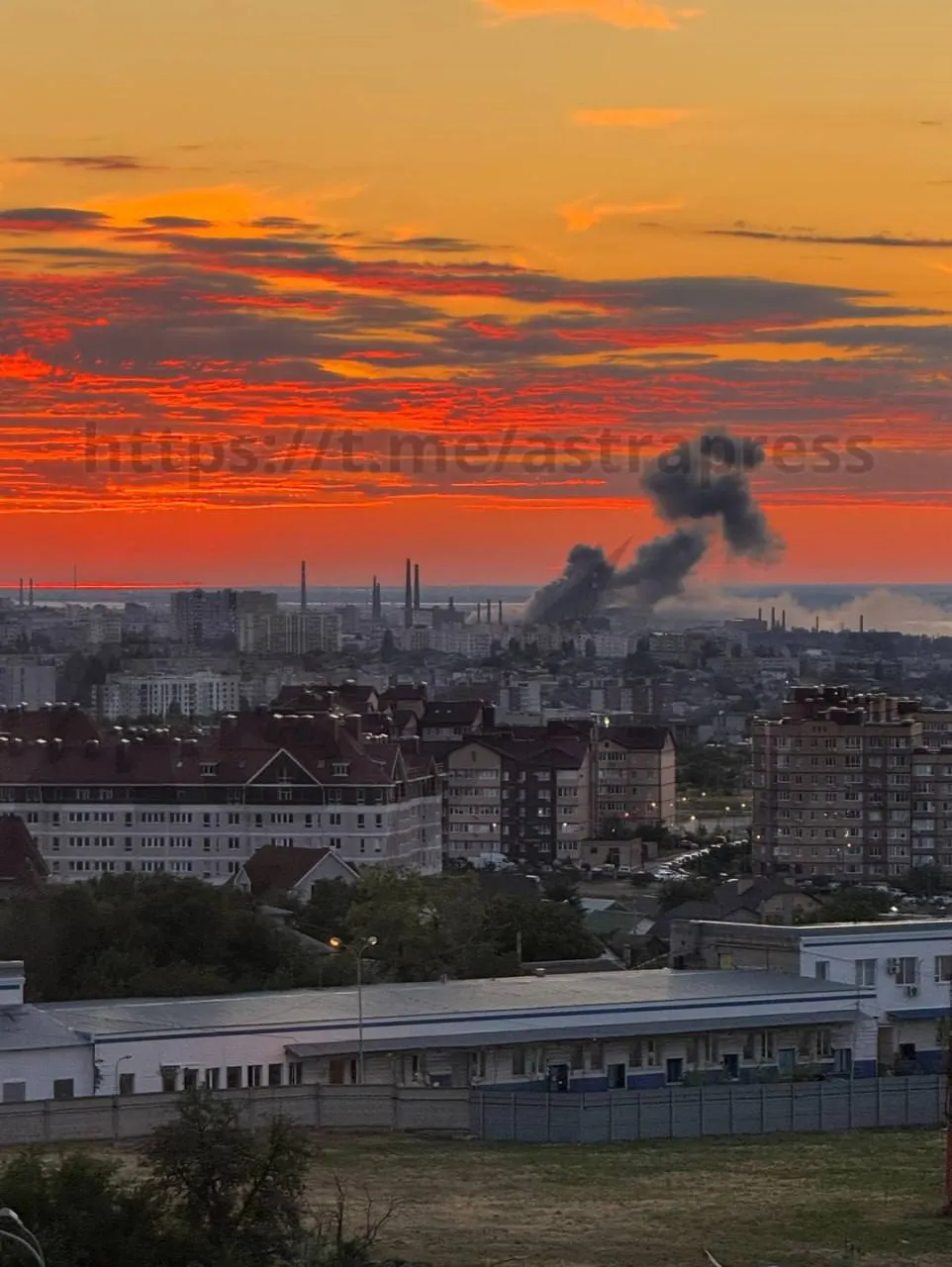 За ночь — удар по заводу в Волгограде, массовые перехваты дронов, удары по объектам на Украине, спор вокруг памятников в Томске и внесение зарубежных университетских структур в реестр Минюста.