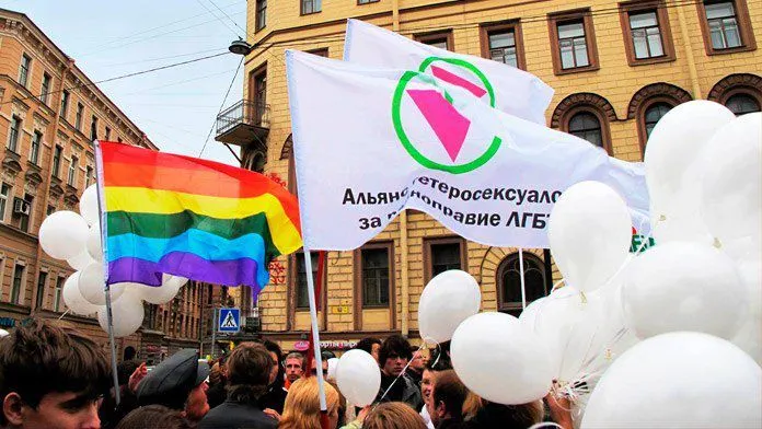Суд в Петербурге по иску регионального управления Минюста признал движение экстремистским; дело рассматривали в закрытом режиме, в решении фигурировали онлайн‑встречи, публикации и прошлые публичные акции.