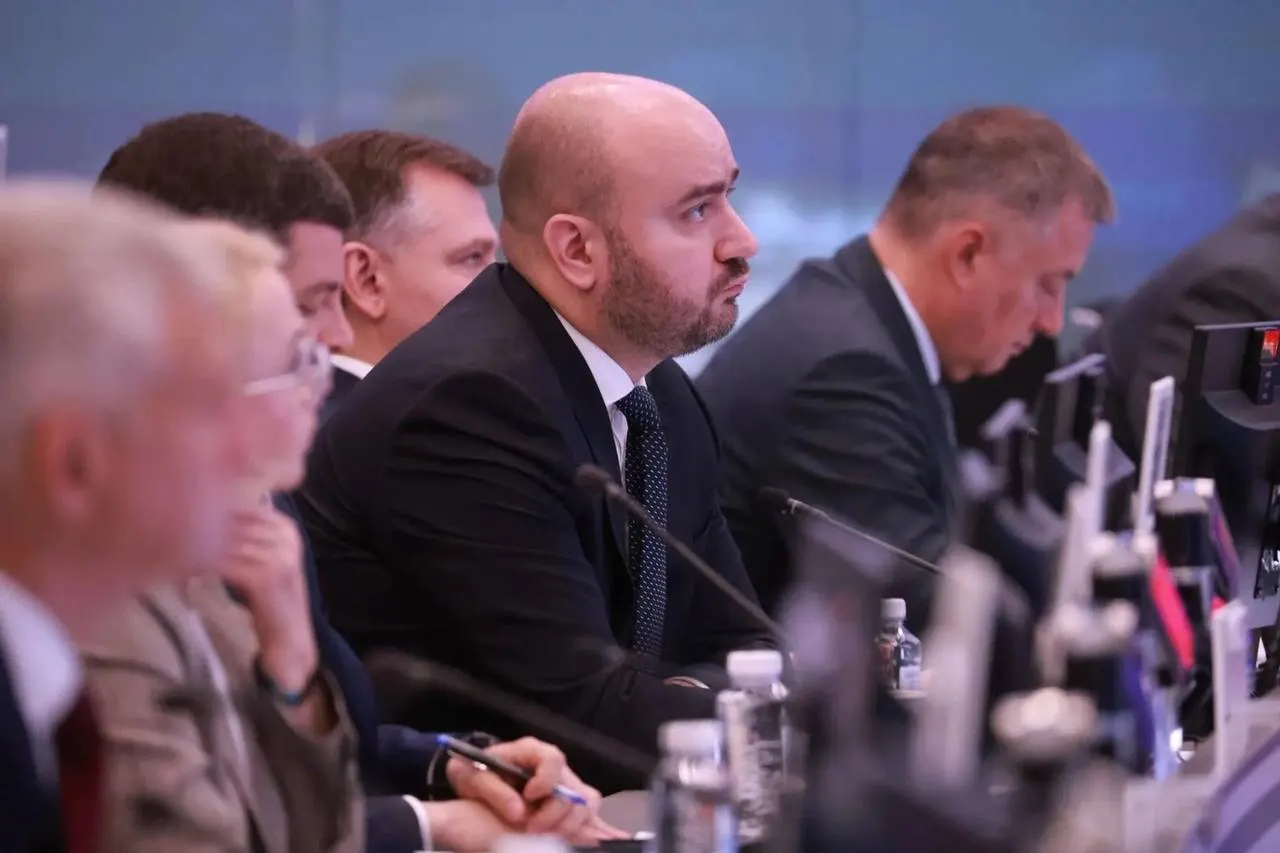 Губернатор Самарской области принял участие в совещании под руководством вице‑премьера Александра Новака — обсуждали поставки топлива, координацию действий и мониторинг цен и логистики.