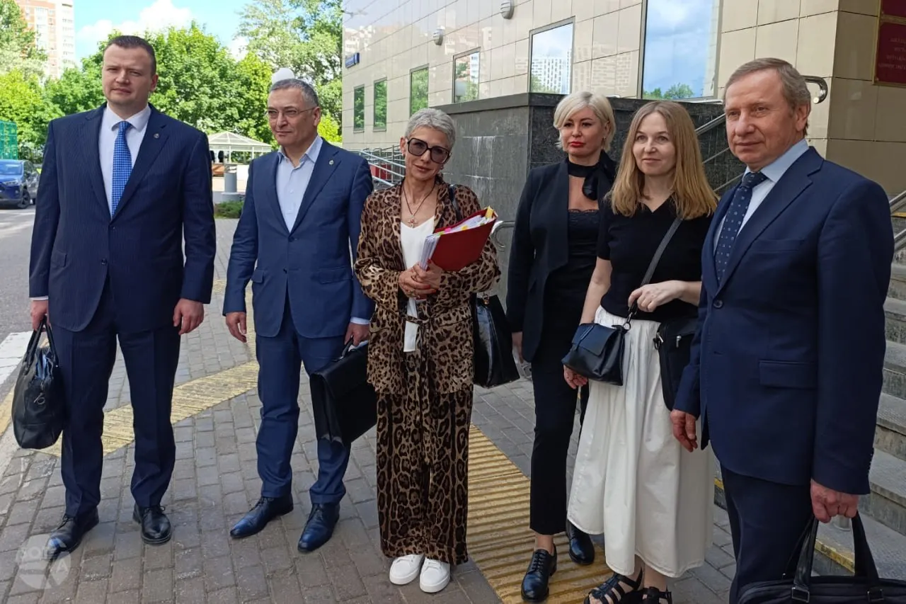 Апелляционная инстанция оставила в силе решение о лишении адвокатского статуса Алексея Басистова, Дмитрия Проводина и Юлия Тая, которого ранее вынес Хамовнический суд по иску Минюста. Защита настаивает, что процедура нарушила закон об адвокатуре.