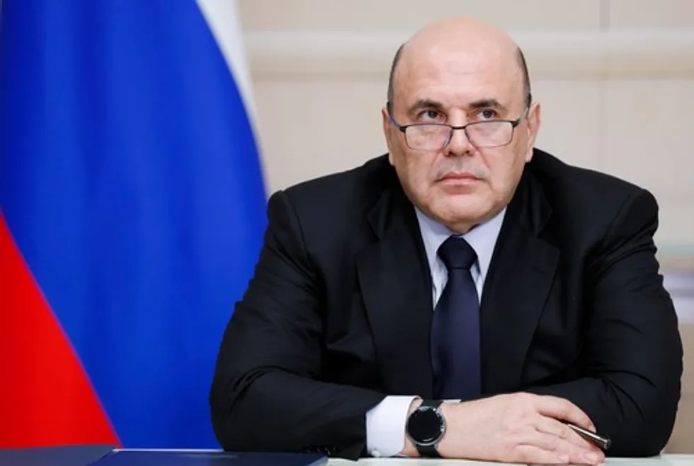 По данным утечек, в 2022 году Наталия Стенина положила в Газпромбанк 12 млрд рублей: только проценты дали около миллиарда. Официальный доход на работе не сопоставим с такими накоплениями; в расследовании также описаны связи с бизнесменом Александром Удодовым, передача активов и зарубежные компании, связанные с логистикой.