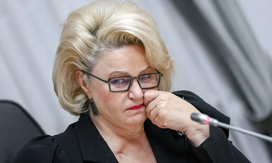 Депутат Нина Останина призвала Роскомнадзор и Минцифры ограничить пребывание детей в виртуальном пространстве и применить опыт «замедления» сервисов для контроля времени в играх.