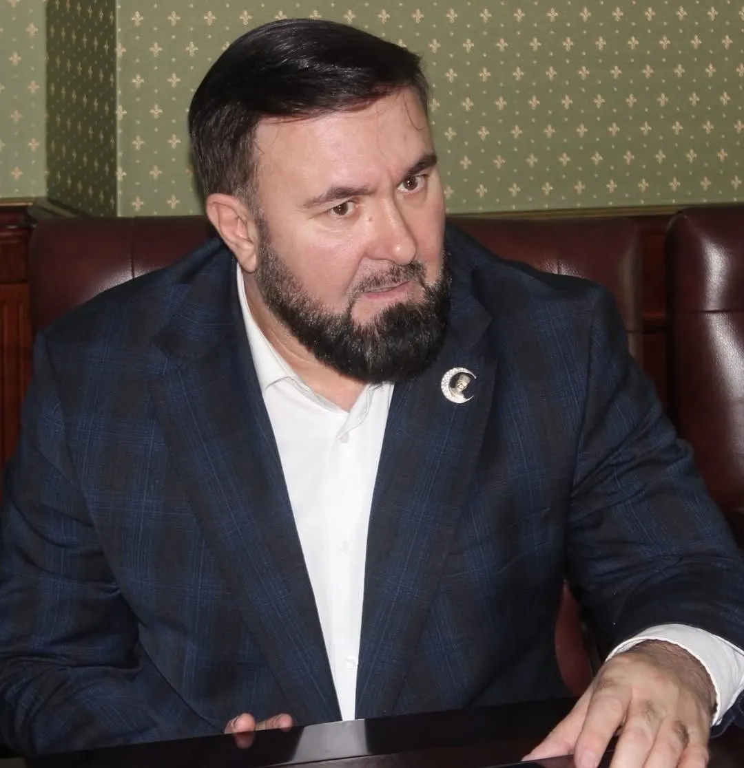 Указом президента отмечен омбудсмен Чечни Мансур Солтаев. Критики указывают на его прошлую деятельность в администрации и скандалы, связанные с давлением на правозащитников и исчезновениями.