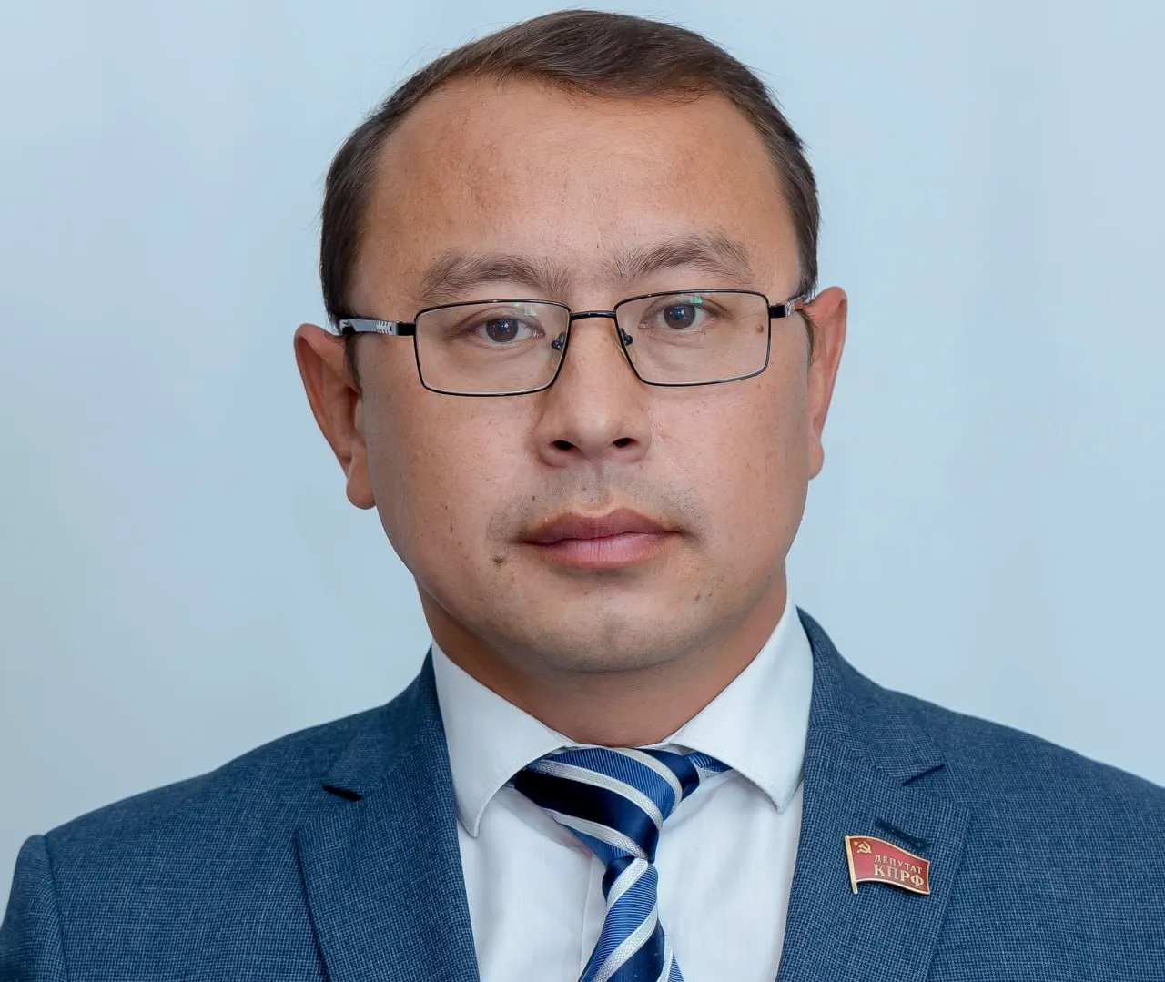 Ленинский райсуд оштрафовал депутата Заксобрания Оренбургской области Нурлана Мунжасарова по статье о демонстрации экстремистских символов; постановление влечёт годовой запрет на участие в выборах.