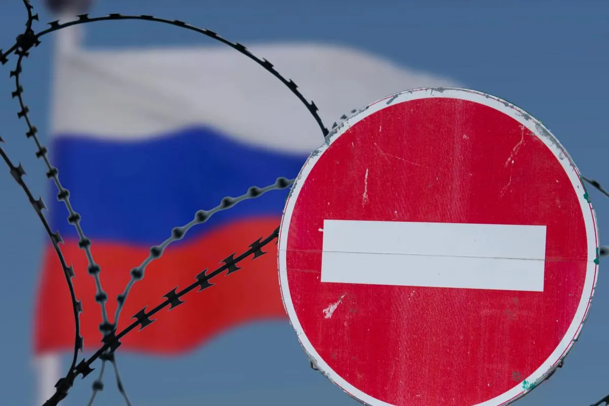 Послы ЕС третий день подряд не смогли согласовать 21-й пакет санкций; обсуждения перенесены на 22 июля, временно сохранён потолок цен на российскую нефть.