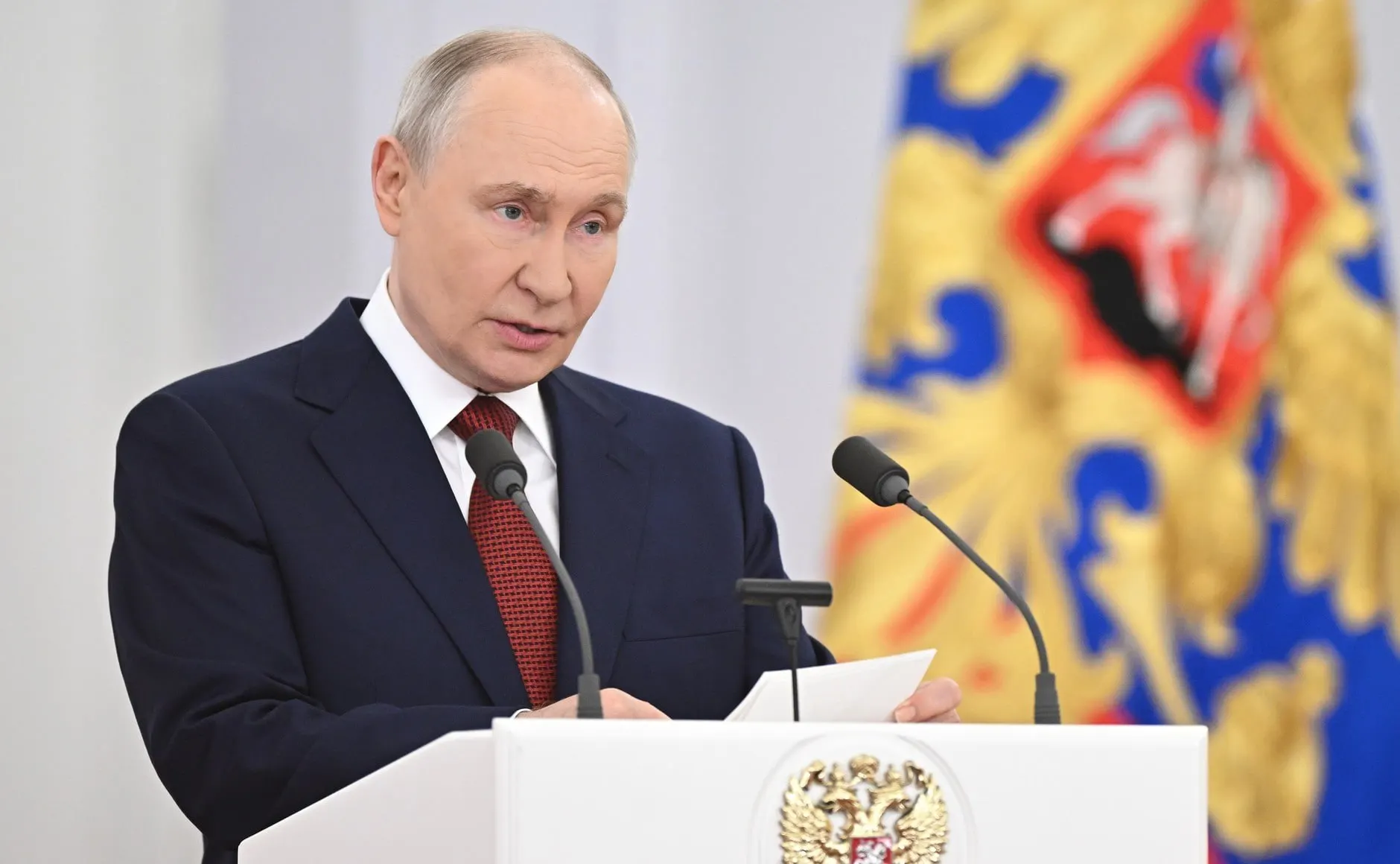 Президент заявил, что Россия добьётся целей в СВО, противостоит западным санкциям, а бюджет следующей трёхлетки будет направлен на оборону, социальные задачи и поддержку экономики.