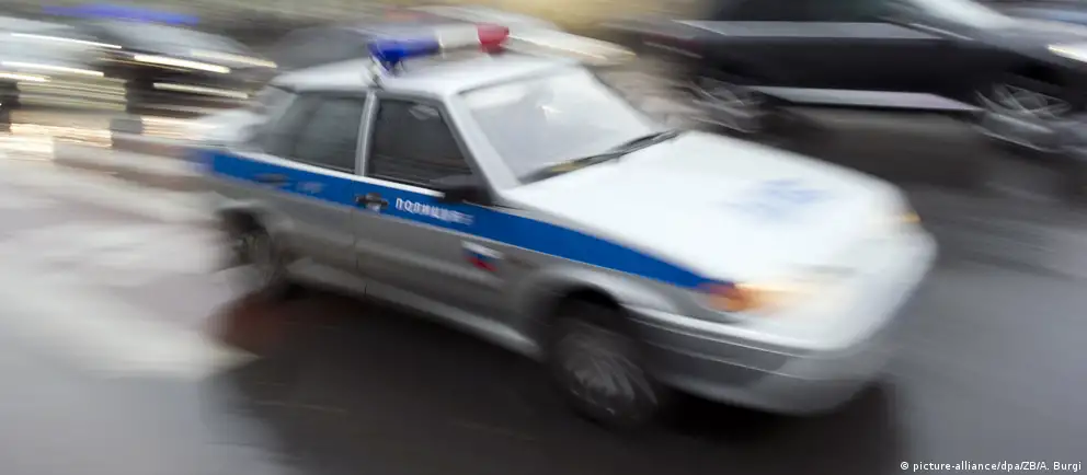 В Санкт‑Петербурге силовики провели облаву в ночном клубе Cabaret накануне 29‑летия заведения — проверяли посетителей, искали наркотики и признаки «пропаганды ЛГБТ». Это происходит на фоне судебных решений и рейдов по всей стране.