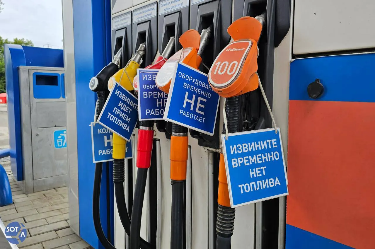 Медианные цены на бензин и дизель в начале июля выросли на 20–32% в зависимости от марки. Эксперты отмечают структурный дефицит топлива и прогнозируют, что значительного снижения цен ждать не приходится.