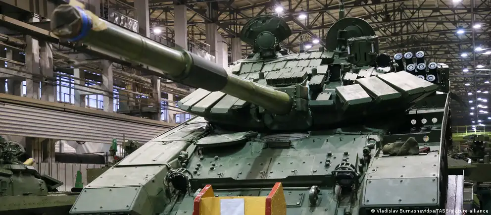 Аналитики указывают на накопление финансовых рисков: давление на банки, рост проблемных кредитов и возможные новые западные санкции могут спровоцировать банковский кризис в России.