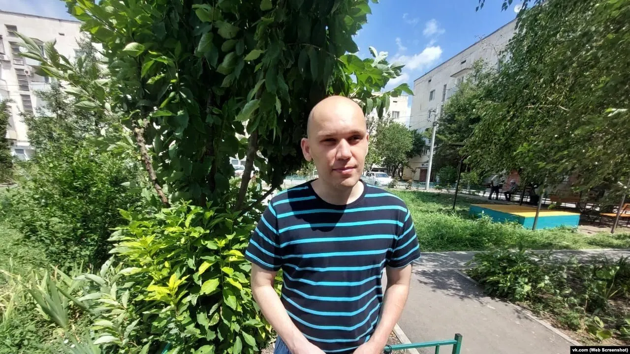 В обновлённый список «иностранных агентов» включили 137 человек, среди них — инвалид I группы Игорь Никитенко из Джанкоя. Правозащитники отмечают риски репрессий и сложности с исполнением новых обязанностей для признанных «участников».