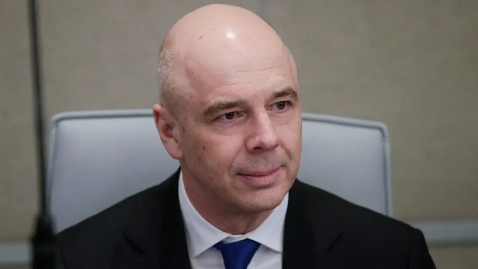 Данные портала «Электронный бюджет» указывают, что в 2026 году расходы федерального бюджета и дефицит могут оказаться значительно выше заложенных в законе показателей — превышение может превысить один триллион рублей.