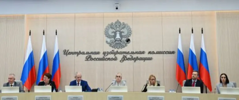 Центризбирком принял списки и уполномоченных КПРФ: в списке было 336 человек, но партия отозвала троих кандидатов из «новых территорий» и Москвы; при этом она заявила кандидатов по всем 225 одномандатным округам.