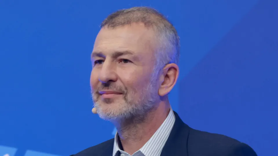 Миллиардер Андрей Мельниченко избежал обращения в доход государства своей энергетической компании СИБЭКО после внесения 32 млрд рублей в пользу образовательного центра «Сириус». Сделка завершилась мировым соглашением с прокуратурой.